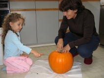 051027_151146_1 Carving pumpkin
